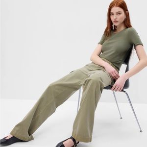 Modern Crewneck T shirt in Size Medium Desert Cactus Green